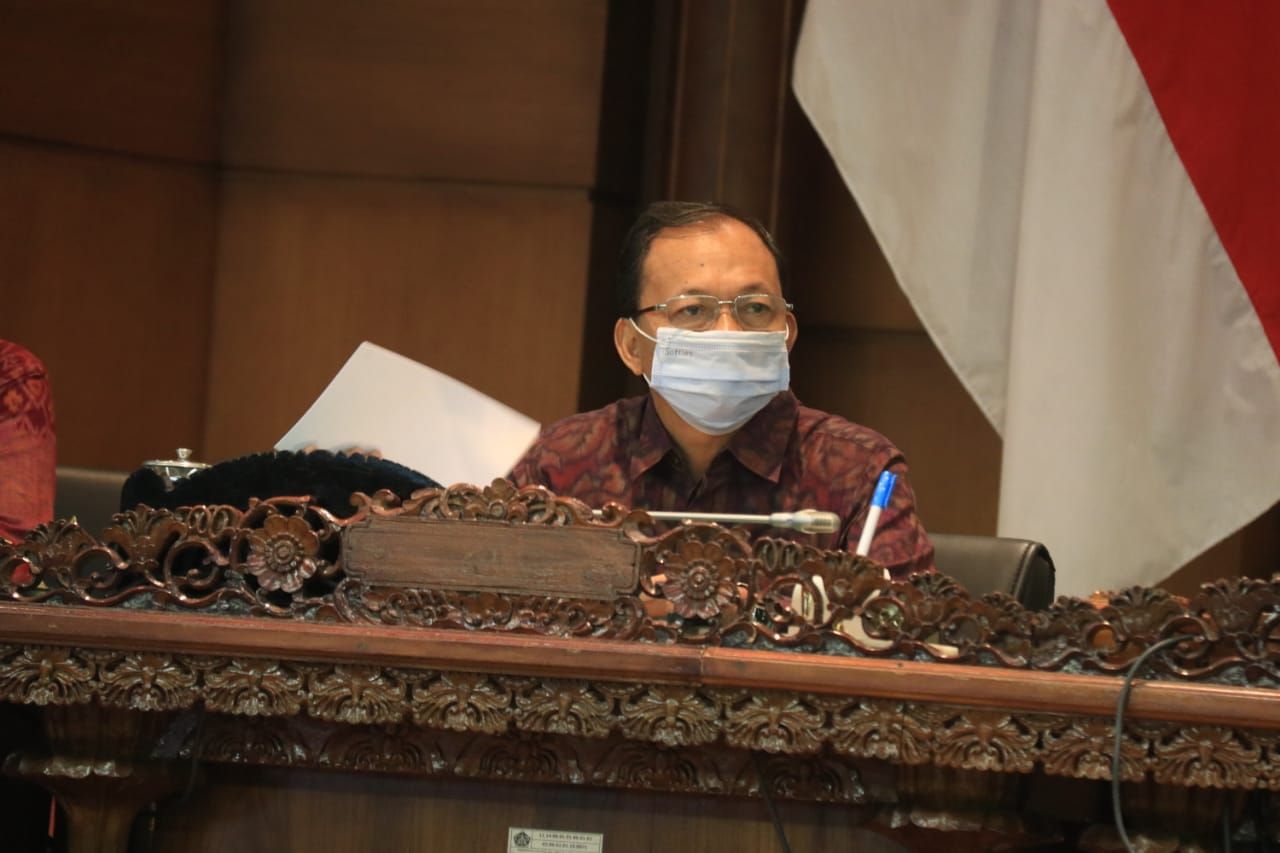 podiumnews.com-Gubernur Koster Hadiri Rapat Paripurna DPRD Bali